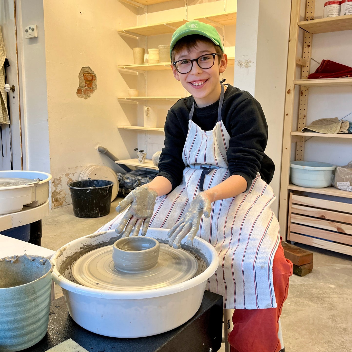 NEU!: Eltern-Kind-Schnupperkurs an der Töpferscheibe, Di. 13.05.2025 um 16:00 Uhr