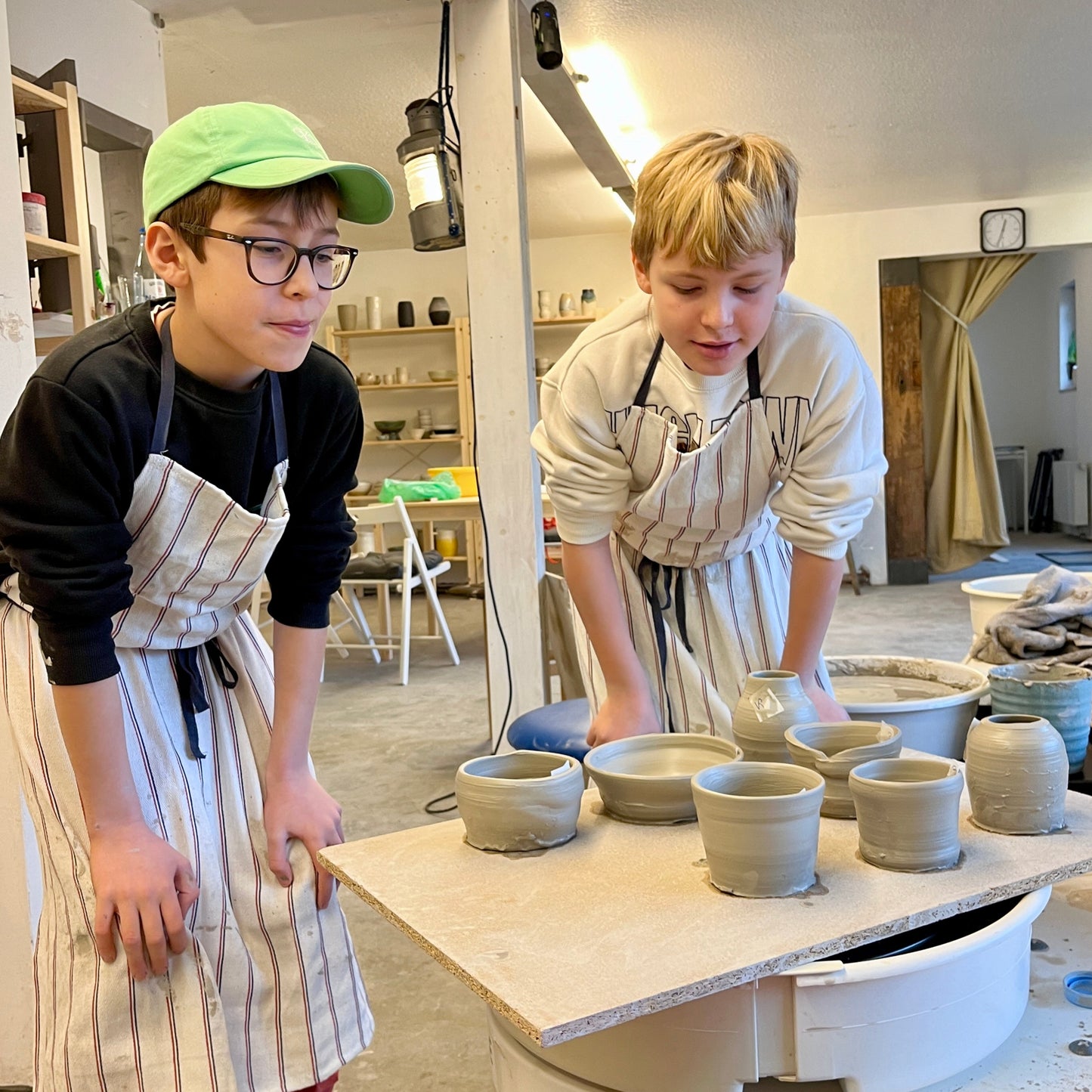 NEU!: Eltern-Kind-Schnupperkurs an der Töpferscheibe, Di. 13.05.2025 um 16:00 Uhr