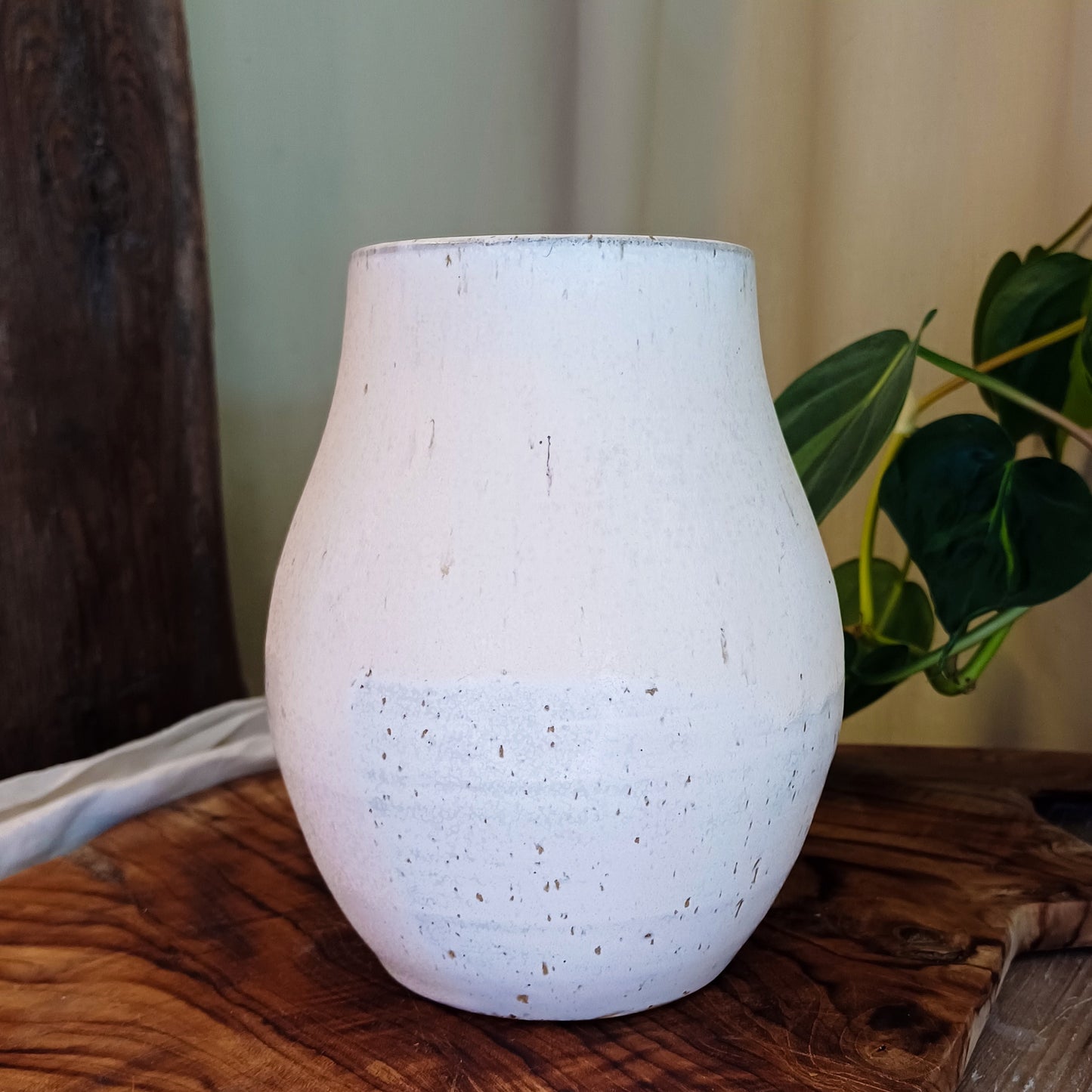 Leicht bauchige Vase cremefarben