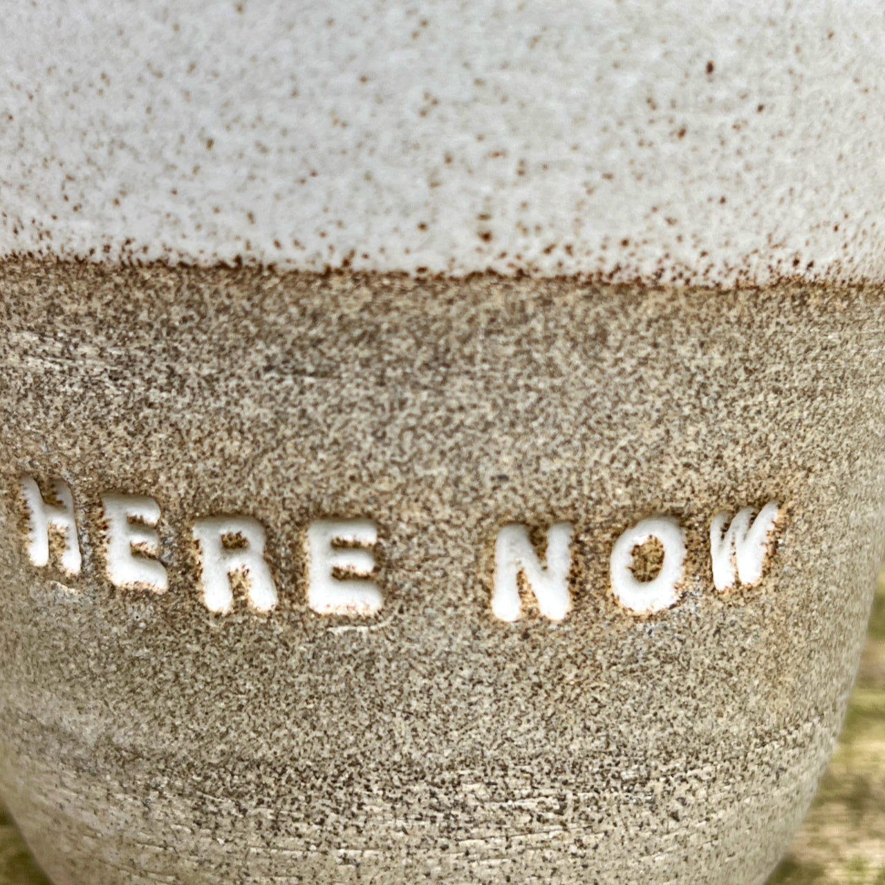 Becher "Be HERE NOW"